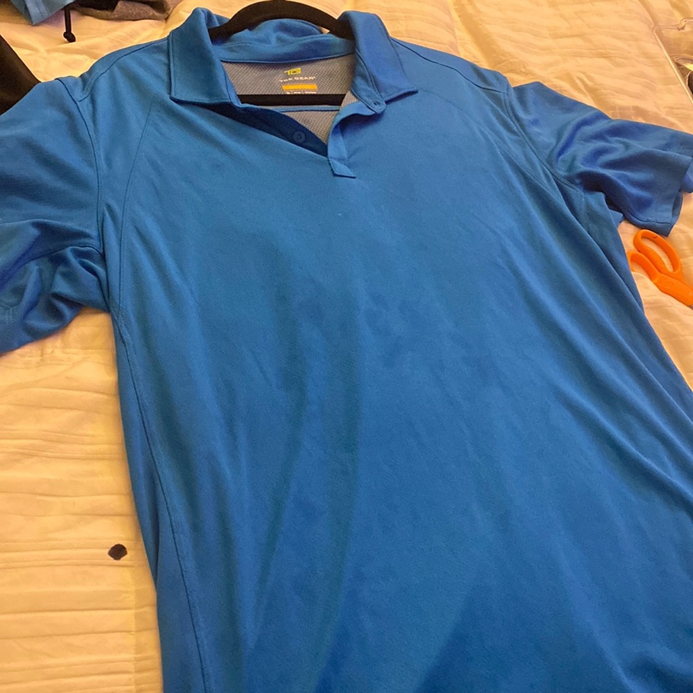 Tel hear XL baby blue men’s polo shirt with collar.